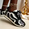 Zapatillas de cuero para mujer superventas transfronterizas primavera 2026 suela blanda lazo de cuentas malla deportiva casual comodidad