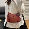 Bolso sobaquero popular francés de este año 2024 invierno nuevo diseño nicho elegante hombro bandolera media luna
