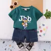 Roupas infantis transfronteiriças terno para meninos bolsa chapéu urso terno de manga curta gola redonda Jeans shorts estilosos para fãs comércio exterior atacado estiloso