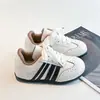 Zapatos estilo alemán para niños piel suave 2026 Otoño nuevo estilo estilo coreano Brogue zapatos de niña antideslizantes zapatos casuales de tabla para niño