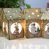 Suministro Decoración Artesanal de Madera para el Hogar Regalo Festividad Navideña Casa Tridimensional Luz Nocturna con Tallado en Splint LED