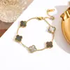 Pulsera de acero de titanio con trébol de cuatro hojas, no se decolora, oro rosa de 18k, moda en línea, pulsera de mano de moda con diseño personalizado para mujer, concha