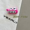 Muñeca de felpa de dibujos animados, crayón pequeño, muñeca nueva, broche, pequeño kwai, pequeña mochila blanca, pasador decorativo, calcetines, ropa, accesorios DIY