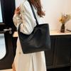 Bolsa tote de grande capacidade popular deste ano para mulheres 2024, nova bolsa casual simples de axila, bolsa de ombro moderna para todos os tipos de viagem