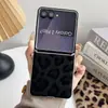 Funda para Teléfono Samsung Zflip7 Aplicable Transfronteriza con Estampado de Leopardo, Hebilla Lateral con Borde Plateado, Correa de Mano, Zflip6/ Funda Protectora Plegable al 50% de Descuento