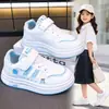 Zapatos para Niñas 2026 Otoño Nuevos Tenis de Cuero para Niñas con Velcro Calzado Casual Suela Suave Zapatos Blancos de Tabla