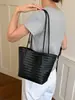Bolsa Grande Capacidade Feminina Outono/Inverno Versátil 2026 Nova Casual Ombro Único Sobrancelha Tecida Bolsa Mãe-Filho Bolsa Tote para o Dia a Dia