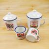 Taza de esmalte al por mayor taza de agua para barbacoa nostálgica a la antigua con tapa lata de té de hierro engrosado de gran capacidad taza de té con cita creativa