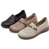Producto popular de comercio exterior en Douyin: Zapatos de suela blanda para mujeres de mediana edad y mayores, transpirables, antideslizantes, sandalias caladas para madres