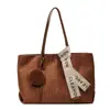 Bolsa Tote de Ombro Feminina Clássica Versátil Retrô de Grande Capacidade Nova Moda com Textura Fosca para o Dia a Dia