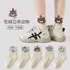 Calcetines infantiles de otoño nuevos de clase A al por mayor, calcetines de algodón puro hasta la pantorrilla con diseño de oso de dibujos animados lindos, animales de peluche tridimensionales para niñas