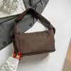 Bolso Grande Texturizado para Mujer 2025 Nuevo Bolso Escolar para Estudiante Universitario Ropa de Trabajo Bolso Cuadrado Pequeño Bolso de Hombro Casual de Gran Capacidad