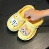 Pantuflas de verano para niños con agujeros y decoraciones para zapatos DIY, sandalias de exterior para niños, zapatos de bebé de dibujos animados para casa con agujeros