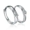 Anillo de Pareja Popular en Internet Mismo Estilo Simple Sentido de Alta Gama Anillo de Par Cuatro Garras Moda Versátil Diseño de Nicho Circonita Anillo Abierto