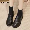 Mocasines de Cuero Suave con Suela Gruesa para Mujer 2026 Nuevas Llegadas de Otoño Suela Suave Antideslizantes Versátiles Mocasines Estilo Británico Zapatos de Cuero Pequeños para el Trabajo
