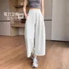 Pantalones de chándal grises con estampado floral y pernera curva para mujer, diseñados para cubrir las caderas y crear un efecto adelgazante, nuevo estilo 2026, adecuados para primavera, otoño y verano, longitud cropped, pantalones balloon deportivos para mujer