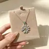 Collar de Margaritas de Lujo Ligero de Nicho con Diamantes Completos para Mujer, Elegante y Versátil para el Trabajo, Moderno, Fresco y Dulce