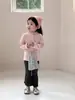 Otoño 2026 Nuevo Estilo Coreano Ropa Infantil Niñas Chaqueta de Botones Redonda Cuello Redondo Dos Piezas Top Dulce y Lindo Camiseta Básica