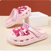 Zapatos Croc de Oso Fresa de Dibujos Animados Imán para Refrigerador Accesorios de Resina Materiales para Manualidades Accesorios de Cuerpo Completo Funda para Teléfono Croc