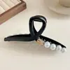 Grampo de cabelo de tubarão de luxo extra grande para mulheres, novo modelo de alta qualidade 2026, grampo de cabelo com pérolas estilo coreano versátil atacado