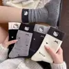 Meias femininas de cano médio cinza-preto com gatinho KT retrô, meias fofas de coração para meninas, meias folgadas fofas estilo coreano atacado, adequadas para sapatos Birkenstock