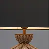 Lámpara de Mesa Rústica Retro de Ratán Pantalla de Lino Negro Lámpara Decorativa para Mesita de Noche de Dormitorio Lámpara Pequeña Moderna Artesanal