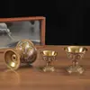 Xizang Latão Esculpido Ornamentos de Copo e Tigela de Água para Adorar o Deus da Riqueza, Copo de Água Puro com Base de Lâmpada Esculpida Banhada a Ouro