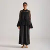 Foto Real de um Conjunto de Duas Peças Estilo Francês: Top Bordado com Renda, Manga Flare e Babados e Vestido Longo tipo Chemise