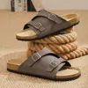 Zapatos Birkenstock para mujer 2026 nuevo verano doble hebilla una correa chanclas suela de corcho antideslizantes sandalias de exterior zapatos de hombre sin cordones