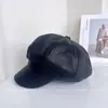 Gorra Plana Octagonal Retro de Cuero PU de Color Sólido para Mujer Invierno Británica Versátil con Visera Vacaciones Viaje Protección Solar Gorra de Periódico Tendencia