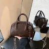 Bolsa cuadrada pequeña textura femenina sentido diagonal 2026 nuevo estilo verano atmosférica moderna simple un solo hombro cruzada tejida japonesa coreana