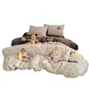 Juego de ropa de cama de cuatro piezas estilo coreano ins de lunares de terciopelo de leche, nueva funda de edredón engrosada de invierno 2026, estilo sábana de cama de vellón de coral