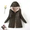 Otoño e invierno Nuevo europeo y americano AliExpress forro de cordero longitud media cálida con capucha chaqueta acolchada de algodón top para mujer talla grande chaqueta acolchada de algodón