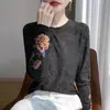 Nueva camiseta de punto bordada estilo chino con cuello redondo, capa interior versátil de manga larga para mujer, top chic estilo chino
