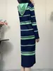 Nuevo Vestido de Suéter Tejido Sobre la Rodilla Diseño Retro de Rayas en Contraste Estilo Coreano Estilo Holgazán con Capucha Falda Recta para Mujer