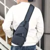 Bolsa de Peito com Cabo de Dados USB Mochila Transversal Masculina Atacado Novo Estilo para Meninos Bolsa de Peito Portátil para Uso Externo Masculina