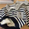 Sudadera Gruesa Forrada de Polar para Niños Otoño e Invierno 2026 Versión Coreana Nueva de Algodón Puro Holgada a Rayas Manga Larga Camisa POLO