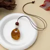 Colar com Pingente de Gota d'Água em Acrílico com Corda de Cera, Corrente de Clavícula Elegante, Simples e Versátil, Personalidade Única, Joia de Alta Qualidade para Mulheres