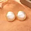 Pendientes de Botón Rojos Perla Retro de Nicho con un Diseño Único, Pendientes Minimalistas de Ónice Negro Ovalado, Accesorios para Orejas de Personalidad Modernos y Elegantes