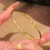 Tienda de oro con pulsera redonda de oro brillante rota, pulsera de estrellas doradas, anillo liso, regalo de lujo ligero exquisito para novia