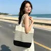 Bolso de Hombro Tejido Hueco de Verano para Mujer 2025 Nuevo Estilo Bolso de Punto con Flor de Hilo Gran Capacidad Bolso Tote