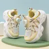 Zapatillas Deportivas para Niñas Estudiantes, Temporada Primavera/Verano 2026, Malla Transpirable, Hebilla Giratoria, Zapatos de Papá, Zapatillas para Correr para Niños Mayores