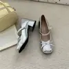 Sapatilhas Mary Jane Prata com Laço, Bico Baixo, Estilo Retrô Francês, Novo Modelo Primavera/Verão 2026