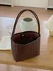 Bolso tipo cubo vintage, bolso de hombro y axila moderno y versátil, versión coreana con un toque moderno de alta gama, bolso tejido para mujer