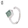 Anillo de dedo con microincrustaciones de piedra de hierba acuática, ligero, de lujo, combinable y con apertura ajustable.