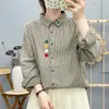 Camisa de Manga Larga Rayas Verticales de Hilo de Algodón Doble Capa para Mujer Estilo Japonés Bordado Corazón Literario Top Suave Amigable con la Piel Hilo de Algodón Puro Teñido