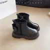 Sapatos de Couro para Meninas Coleção Outono/Inverno 2026 Botas de Moda Infantil Botas Doces de Princesa para Meninas Pequenas com Laço e Forro de Lã Botas Curtas