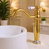 Torneira de cobre puro banhada a ouro antigo estilo europeu toda em cobre quente e frio de alavanca única furo único rotativa para lavatório