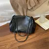 Bolsa Grande de Ombro Estilosa Estilo Retro Transfronteiriço para o Dia a Dia Nova Coleção Feminina Bolsa Tote com Corrente Bolsa de Ombro de Alto Valor