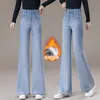 Jeans flare preto e cinza de cintura alta com forro de fleece espesso para mulheres, outono e inverno de 2026, calças boca de sino emagrecedoras e estilosas